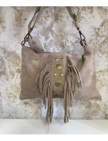 Bolso sobre flecos tachuelas beige