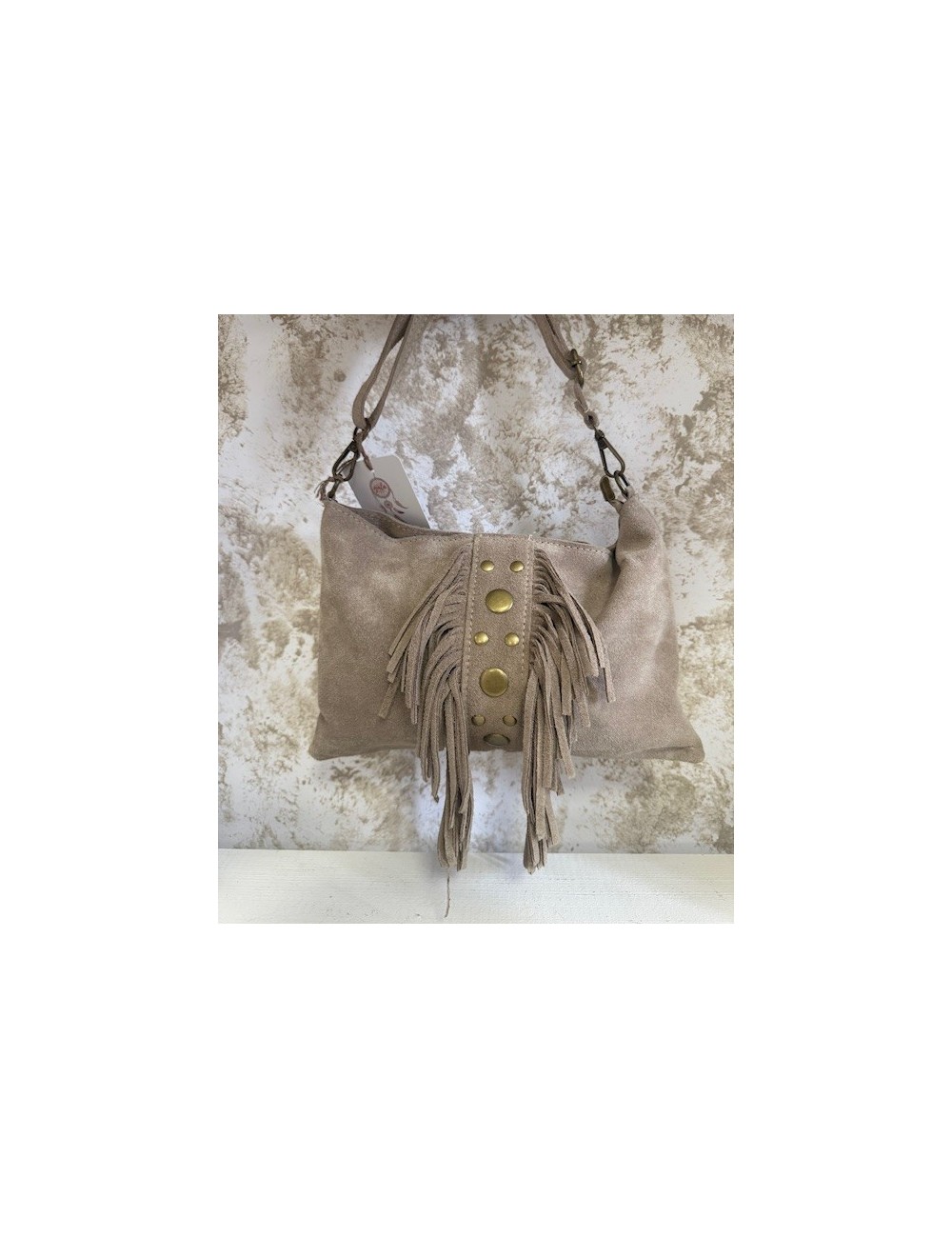 Bolso sobre flecos tachuelas beige