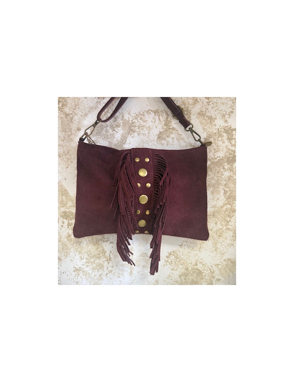 Bolso sobre flecos tachuelas burdeos